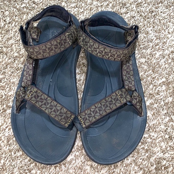 Sandals_&_Flip_Flops